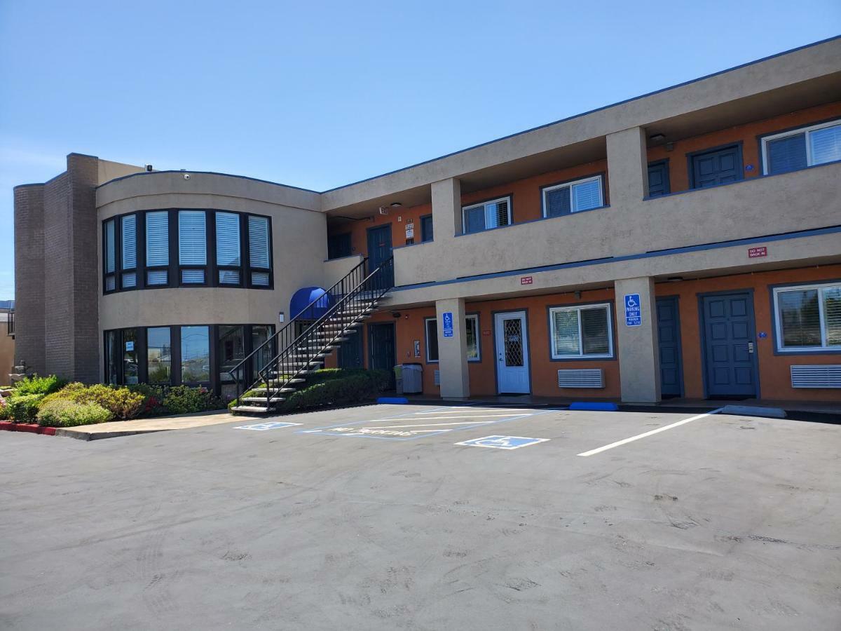 سان كارلوس Good Living Inn المظهر الخارجي الصورة
