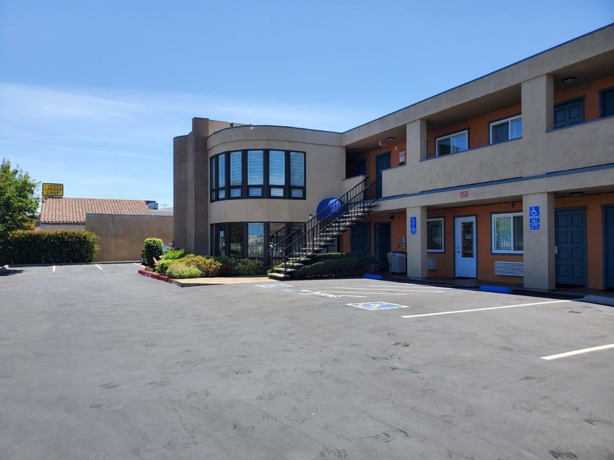 سان كارلوس Good Living Inn المظهر الخارجي الصورة